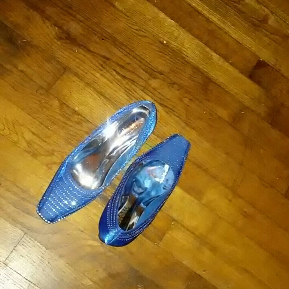 Shoes - Picture 2 of 2
